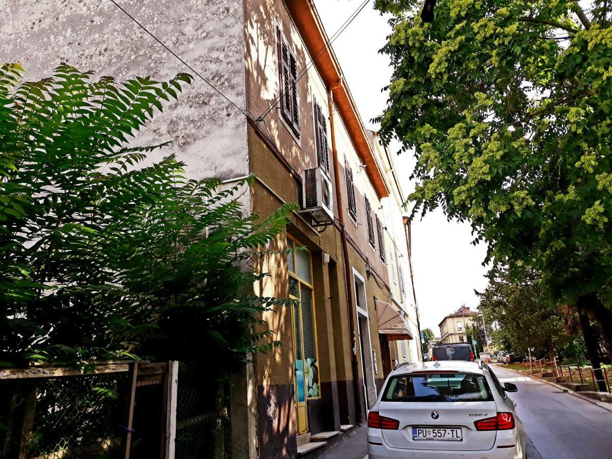 Apartment Imperia *** Пула Экстерьер фото